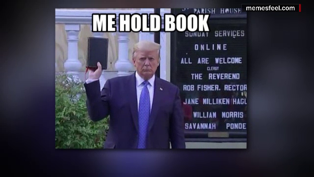 Cele mai amuzante reacții după ieşirea lui Donald Trump cu Biblia în mână