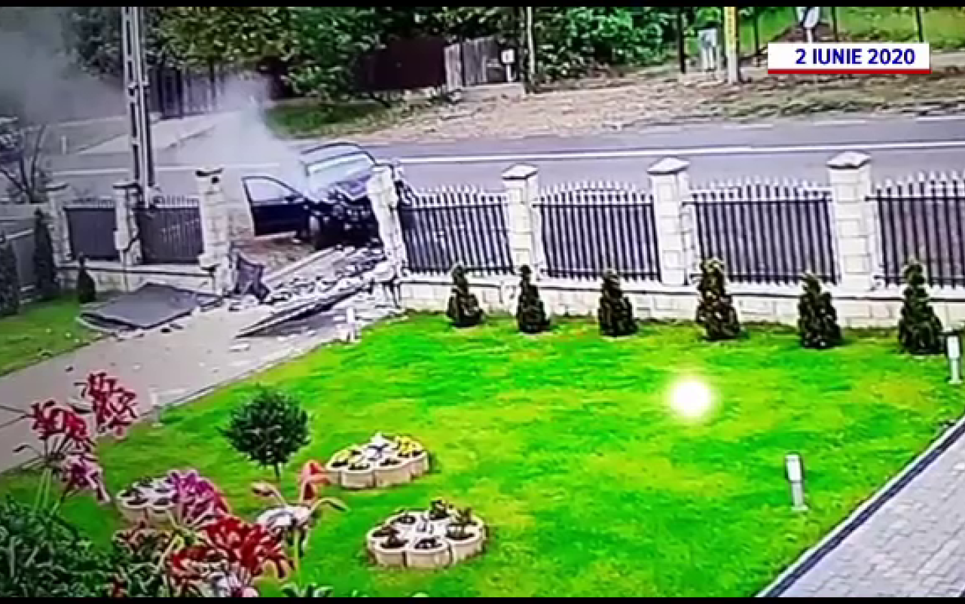 “Casa groazei” din Bacău în care săptămânal intră câte o maşină. “Dorm 2-3 ore pe noapte”