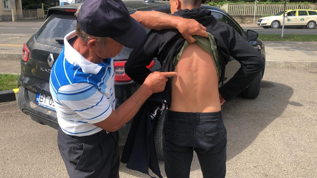 Copil sechestrat şi ameninţat cu securea de doi bărbaţi. Tatăl a sunat la 112, iar ce a urmat este incredibil