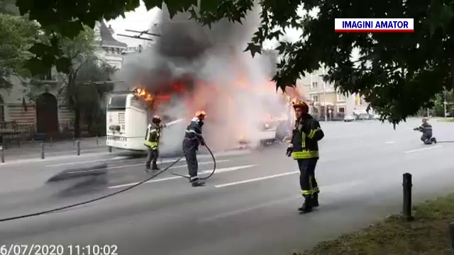 Scandal în jurul troleibuzului care a ars în București. Fumul, vizibil de la sute de metri