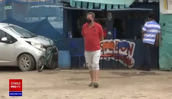 Un șofer și-a transformat autobuzul în noua sa casă