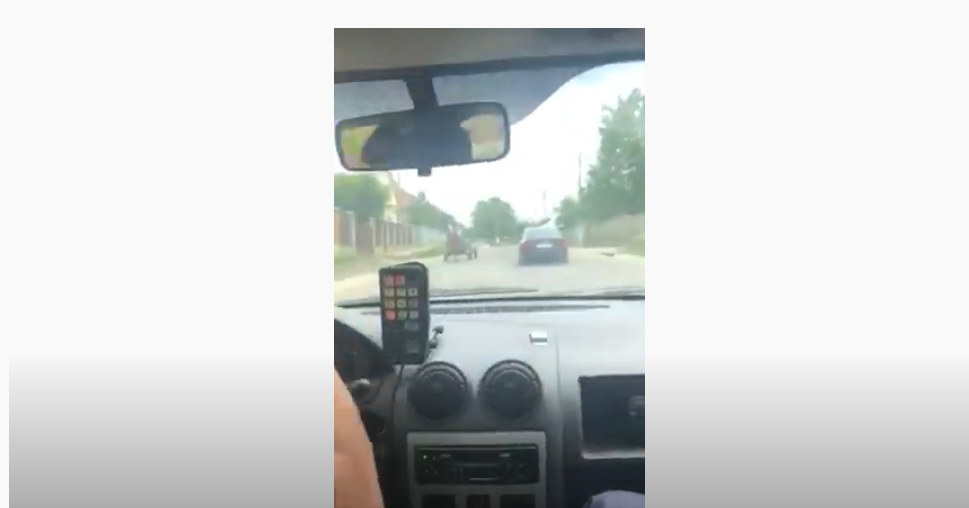 Urmărire ca-n filme în Iași pentru prinderea unui infractor: ”Trage pe dreapta sau trag!”. VIDEO spectaculos al poliției