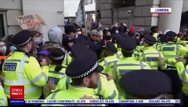 Moment inedit. Cum a fost surprinsă Madonna la protestele din Londra
