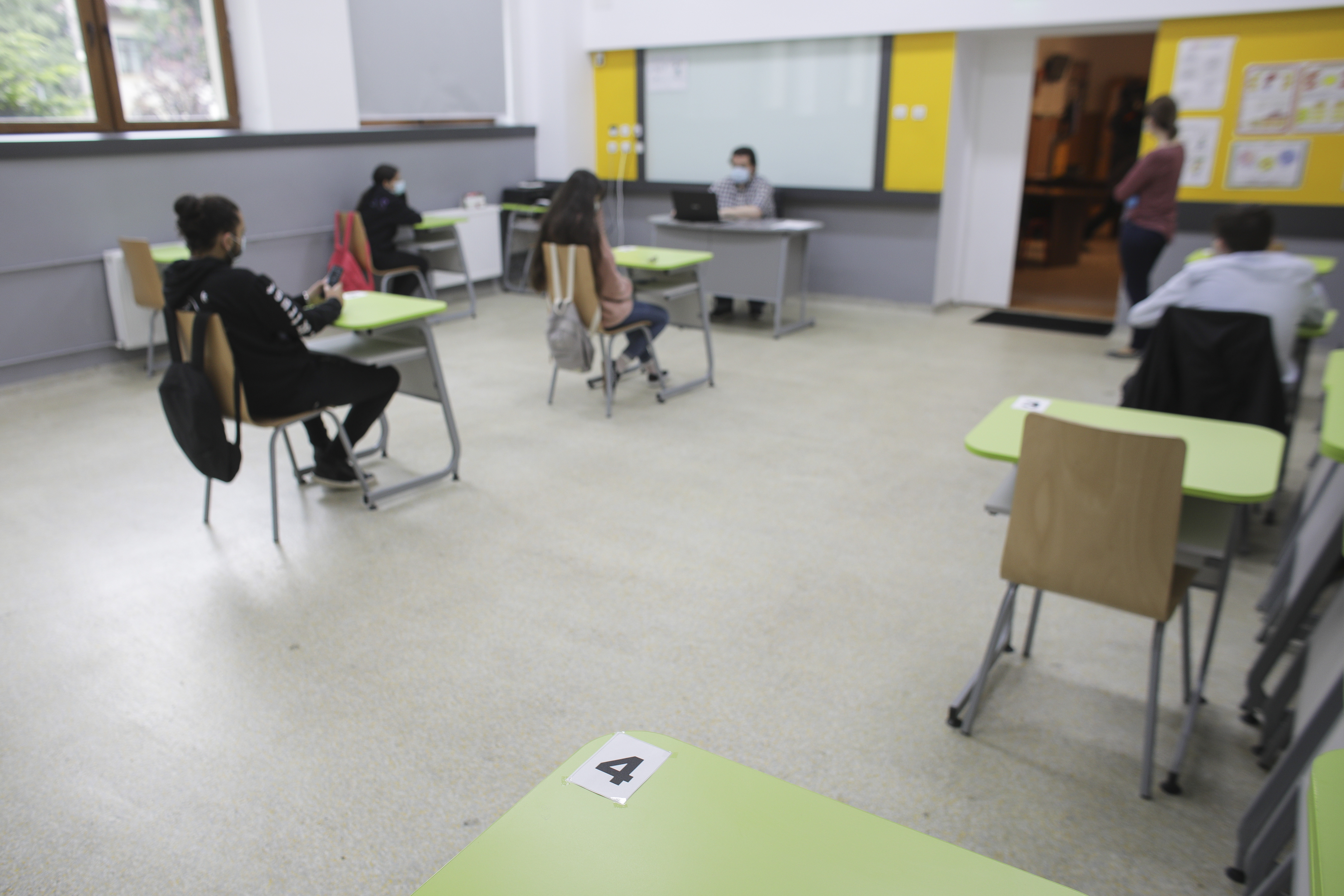 Elevă din Suceava, diagnosticată cu Covid-19. Cursurile au fost suspendate. Reacția DSP