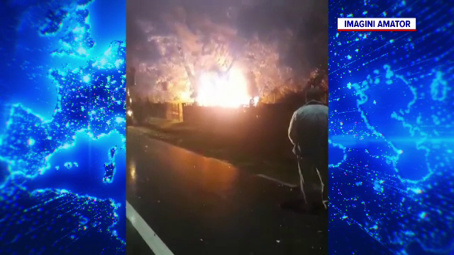 O gospodărie a fost mistuită de flăcări după ce a fost lovită de trăsnet. ”A ars rău”