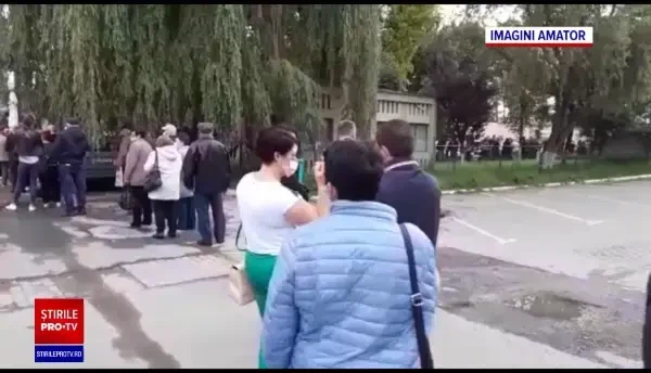 Coadă de sute de persoane în fața Spitalului de Oncologie din Cluj. Oamenii au stat și 4 ore