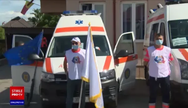 Angajații de la ambulanțe au protestat. Doar unii primesc banii promiși de Guvern