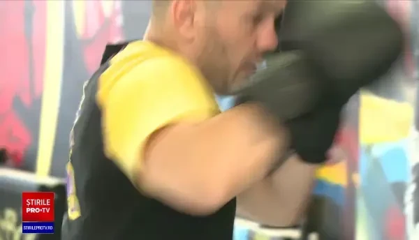 De luni se deschid piscinele exterioare. De ce nu ne putem infecta cu coronavirus din apă