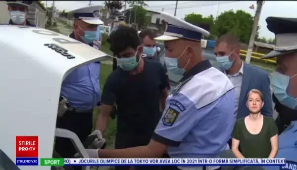 Doi afgani au sunat disperați la 112, spunând că sunt încuiaţi într-un camion şi se sufocă