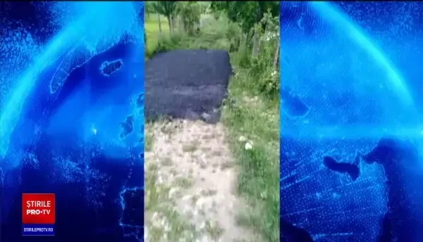 VIDEO. Muncitori filmați când asfaltează iarba, la Mihăești. Reacția primarului