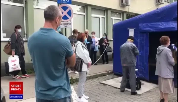 Coadă de sute de persoane în fața Spitalului de Oncologie din Cluj. Oamenii au stat și patru ore