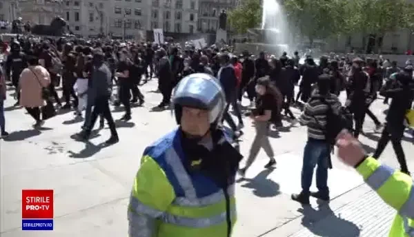 Violenţe în Londra, între protestatari de extremă drepta şi manifestanţi antirasism