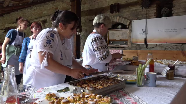 Bomboanele cu rubarbă, vedetele unui festival cu tradiție, organizat în Mureș