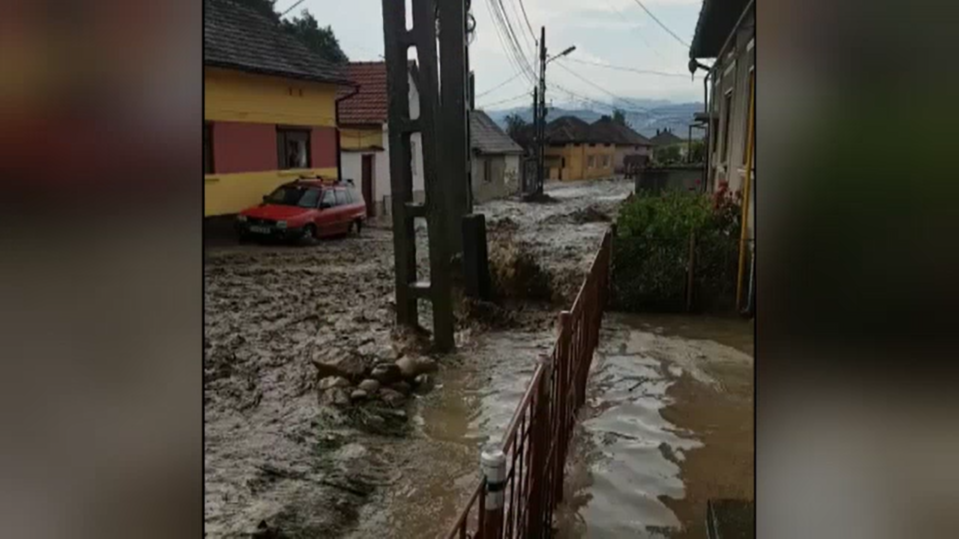 Toată țara a fost măturată de ploi. Un băiat de 4 ani din Bihor a fost luat de viitură