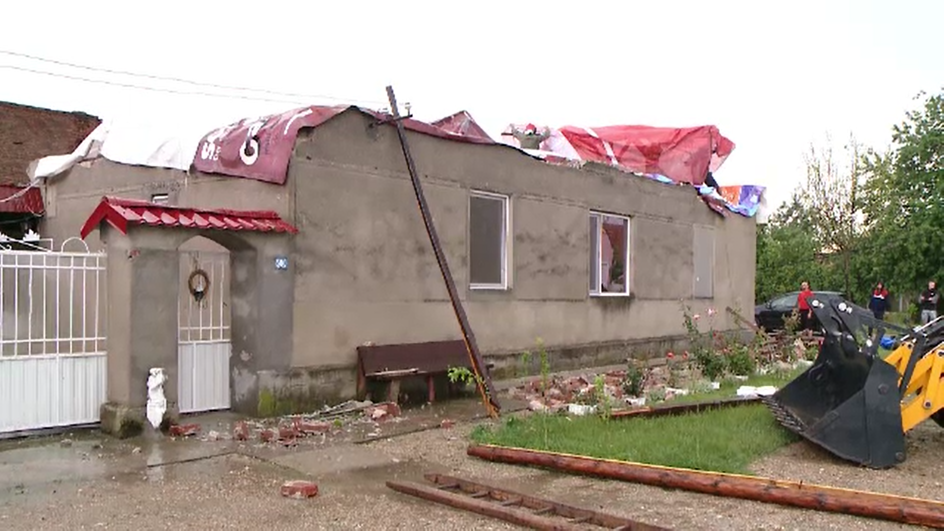 Rafalele puternice de vânt au măturat tot județul Timiș, aflat sub cod roșu de ploi