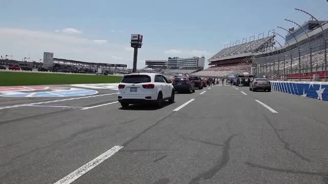 Ceremonii de absolvire inedite în SUA. Festivitate în vârf de munte sau în mașină