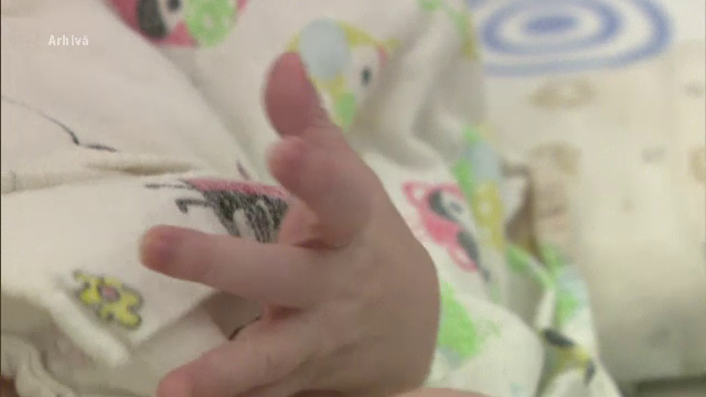 Bebeluș de 7 luni, torturat săptămâni la rând de propriul tată. Asistentul social nu a observat nimic