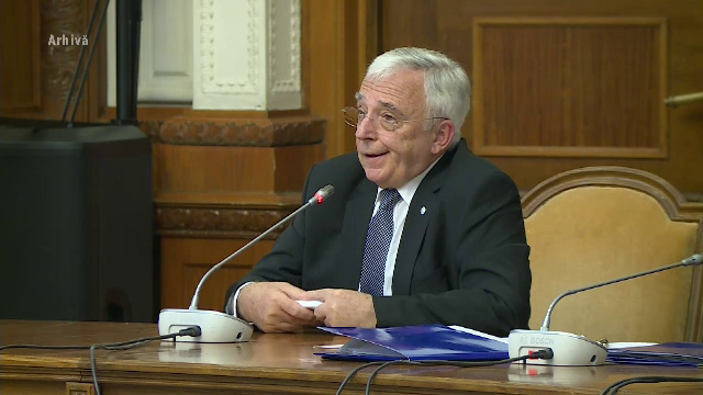 Pe cine ar fi turnat Isărescu la Securitate. Explicaţia BNR: "Scria cât de buni sunt"