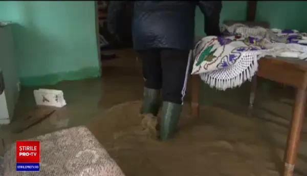 Ploile torențiale și vântul puternic au făcut ravagii în toată țara