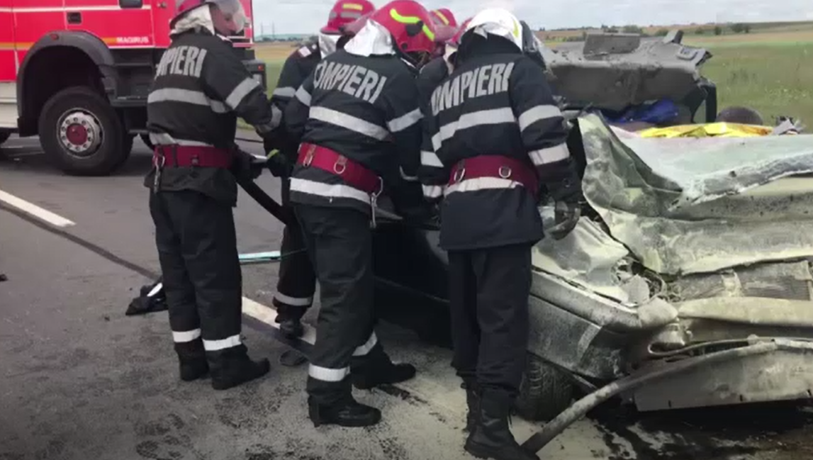 Accident cumplit în apropiere de Craiova. Trei persoane, printre care doi soți, au murit