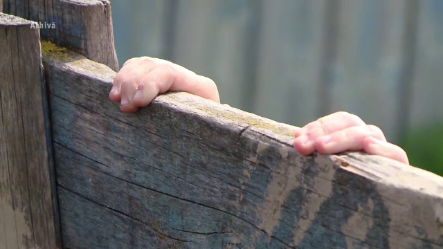 Condamnat după ce a violat două fetițe. Pe una a smuls-o de lângă tatăl ei, care nu a intervenit