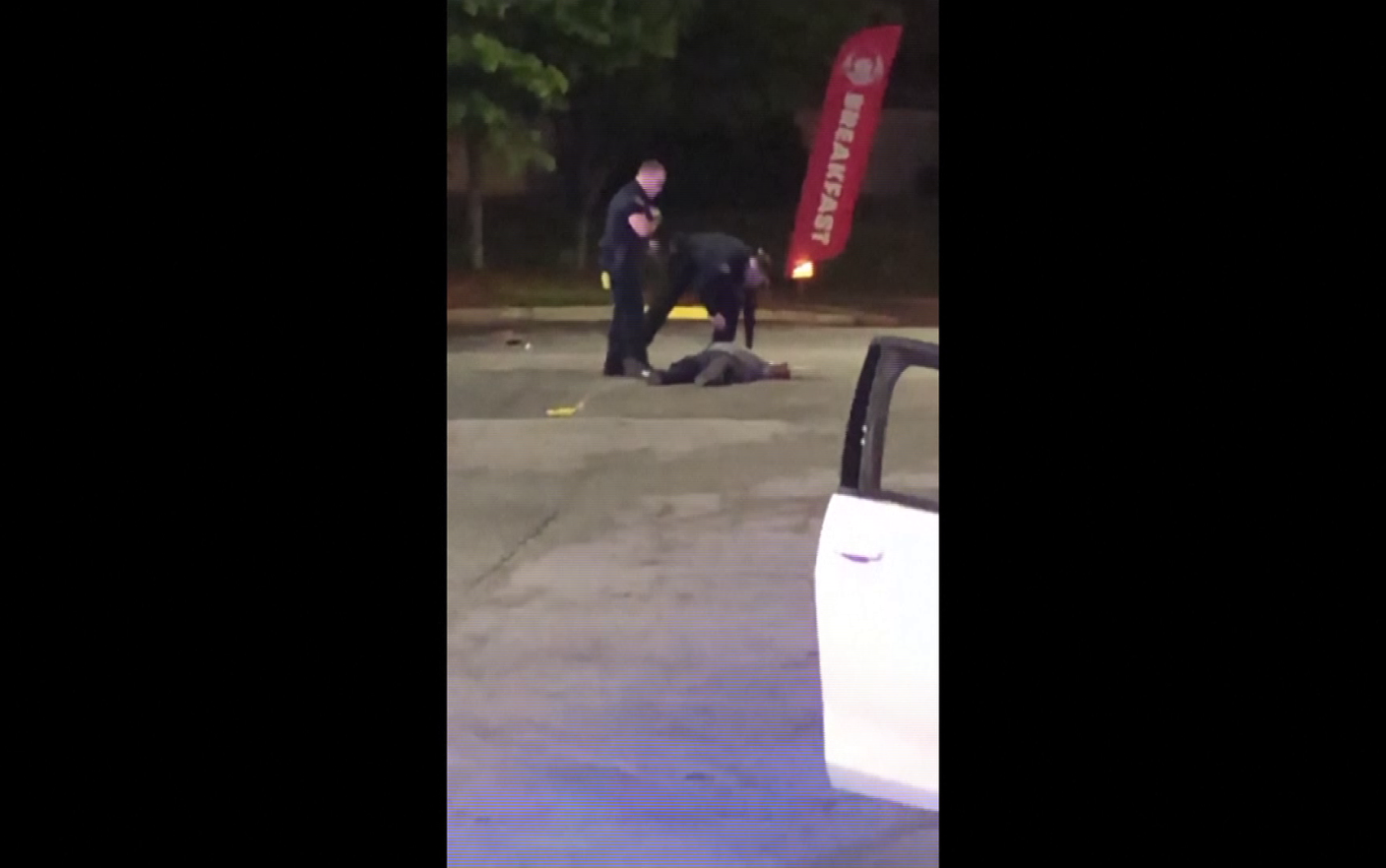 Polițistul din Atlanta care l-a omorât pe Brooks împușcându-l de două ori în spate, pus sub acuzare pentru crimă