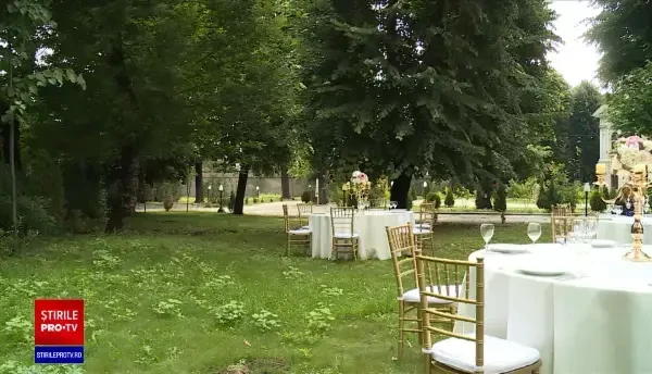 În loc de restaurante, românii vor face nunţile la cort, în grădini sau pe plaje
