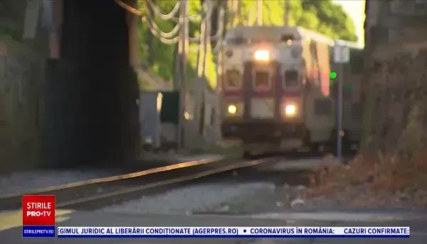 Motivul pentru care un copil de 3 ani așteaptă trenul în gară în fiecare dimineață