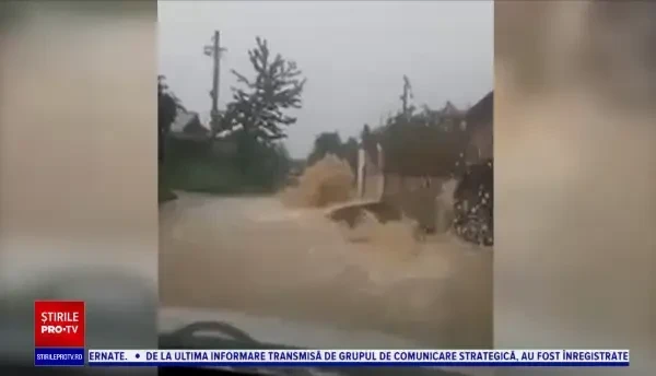 Sute de gospodării inundate, trafic întrerupt și trenuri blocate. Ce au lăsat furtunile în urma lor