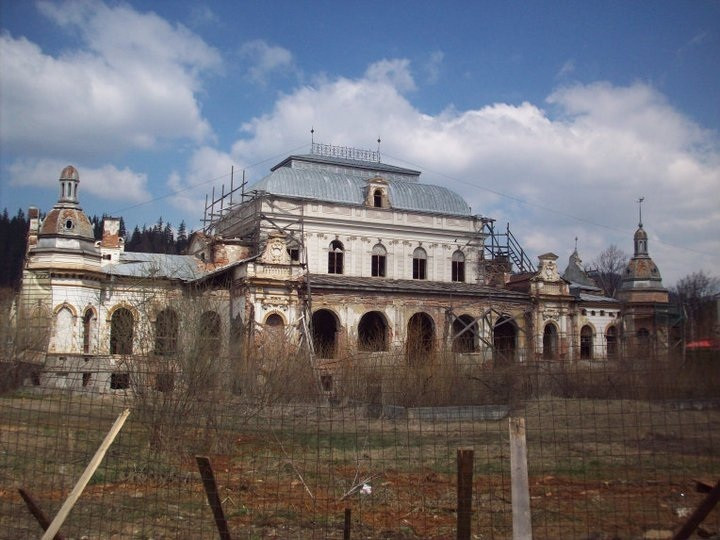 Cum a ajuns Biserica să dea bani pentru cel mai vechi cazinou din România