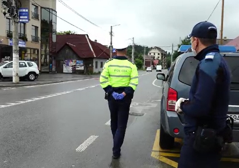 O fată de 11 ani şi-a sunat prietena şi i-a spus că a fost răpită şi băgată în portbagaj. Ce se întâmplase de fapt