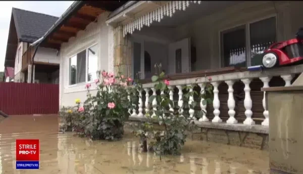 România sub ape. Este cel mai ploios început de vară din ultimele decenii