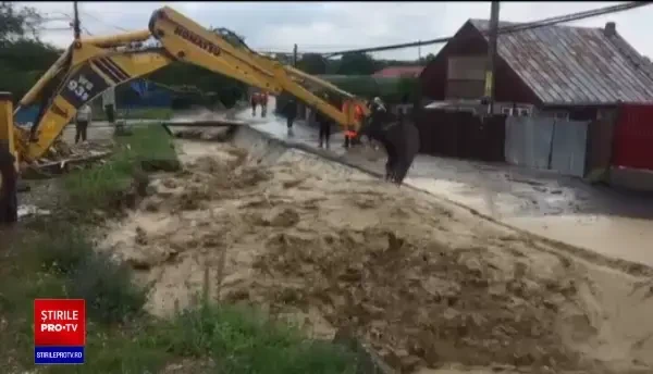 România sub ape. Este cel mai ploios început de vară din ultimele decenii