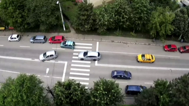 Biliard cu mașini. Cum a creat un carambol un taximetrist din Bacău