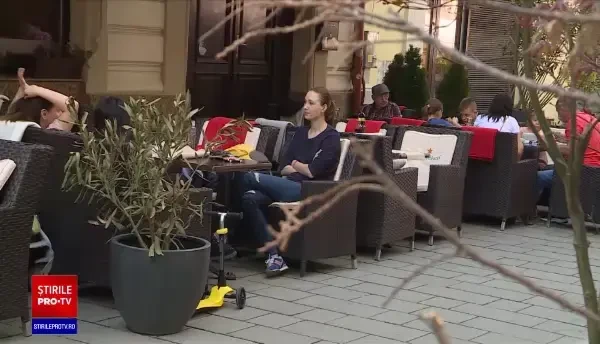 Vești proaste pentru fumători: Țigările electronice, interzise în spațiile publice închise