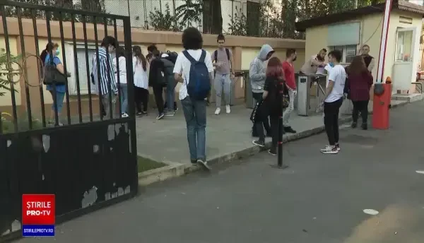 Emoții mari la BAC 2020. Care elevi au ieșit fericiți de la examen: ”Suntem OK”