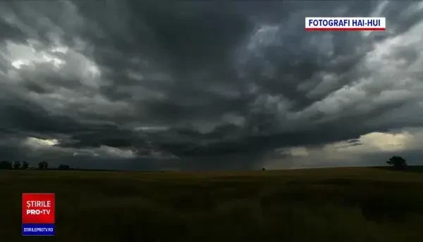 Imaginile spectaculoase surprinse de "vânătorii de furtuni" din România