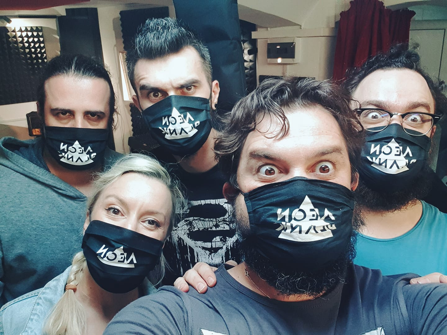 Rock în pandemie. Aeon Blank își lansează noul clip, ”Irelevant”, într-un concert în club Quantic