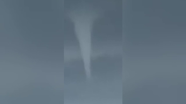 Tornadă în Galați. Grindina a distrus apoi viile, în timp ce rachetele antigrindină stau fără muniție