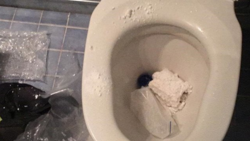 Ghinion incredibil pentru interlopul Duțu Marocanu. Unde i-au găsit polițiștii drogurile