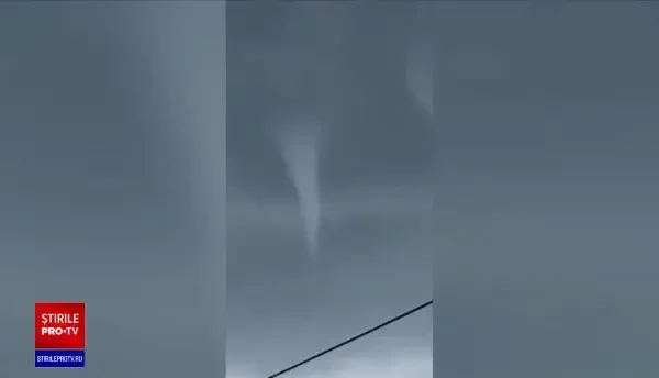 Tornadă în Galați. Grindina a distrus apoi viile, în timp ce rachetele antigrindină stau fără muniție