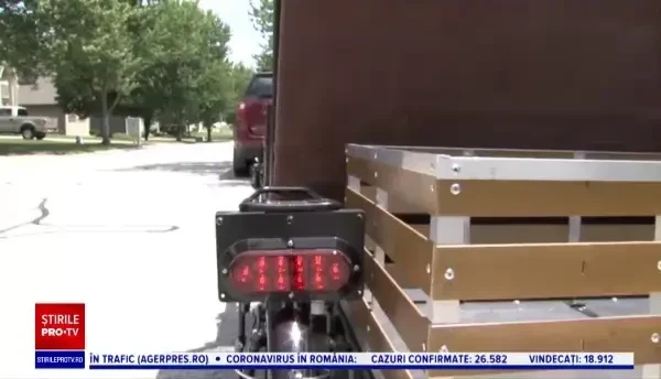 Bărbatul care și-a construit singur o mașină, pentru că se plictisea în izolare