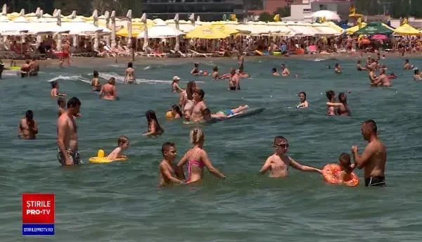 Turiștii pot evita aglomerația la mare. Cu ce oferte sunt atrași în timpul săptămânii