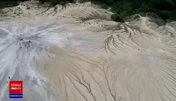 Comorile ascunse ale Buzăului așteaptă să fie recunoscute de UNESCO. Ați auzit de vulcanul de păcură?