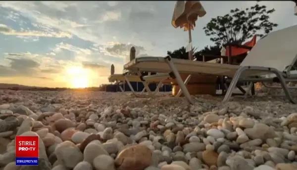 Sezon turistic de coșmar în Grecia. Plajele preferate de români sunt pustii, restaurantele goale