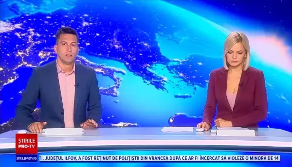 Casă mistuită de flăcări, după ce mai mulți tineri au aruncat cu artificii pe o alee