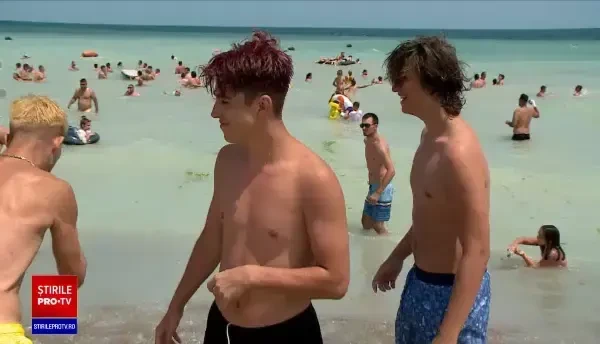 Tinerii au luat cu asalt Costineștiul. Motivele pentru care aleg această stațiune