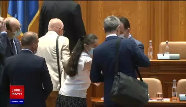 Scandal în Parlament pe tema achizițiilor Unifarm. Orban: "Nu am luat niciodată un capăt de aţă"