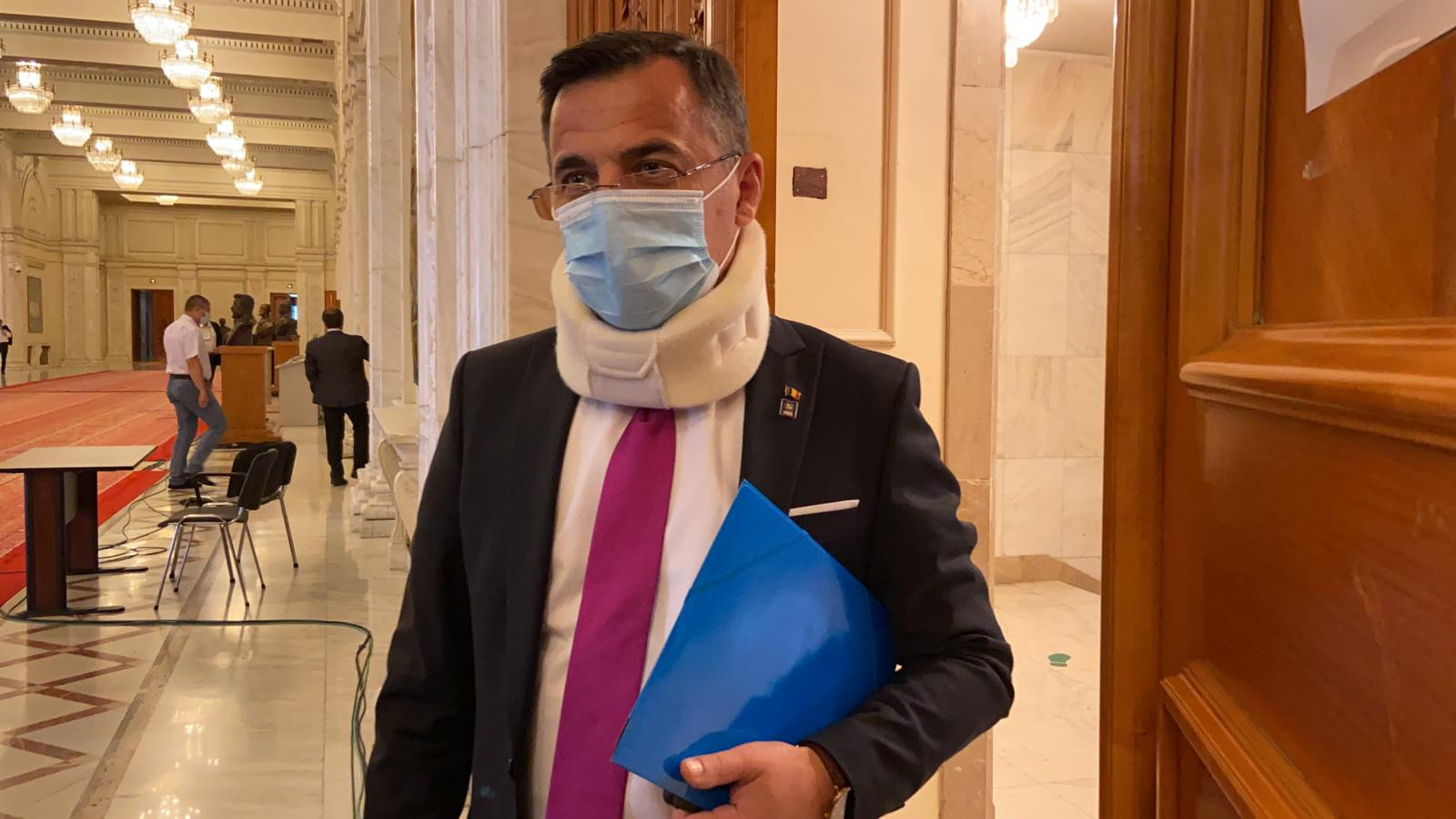 Ion Ștefan, cu guler cervical la dezbaterea moțiunii &icirc;mpotriva sa