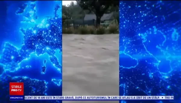 Prăpăd în țară, în urma vremii severe. Treptele falezei din Eforie Nord s-au transformat în cascadă